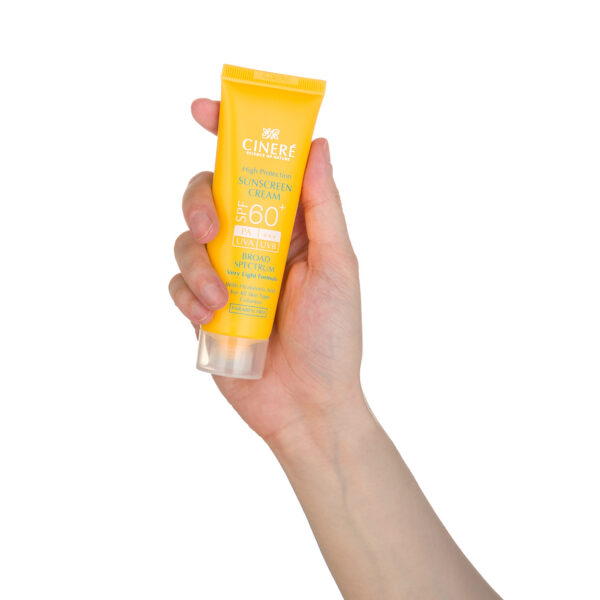 کرم ضد آفتاب بی رنگ سینره با SPF60 مناسب پوست نرمال تا خشک - تصویر 5